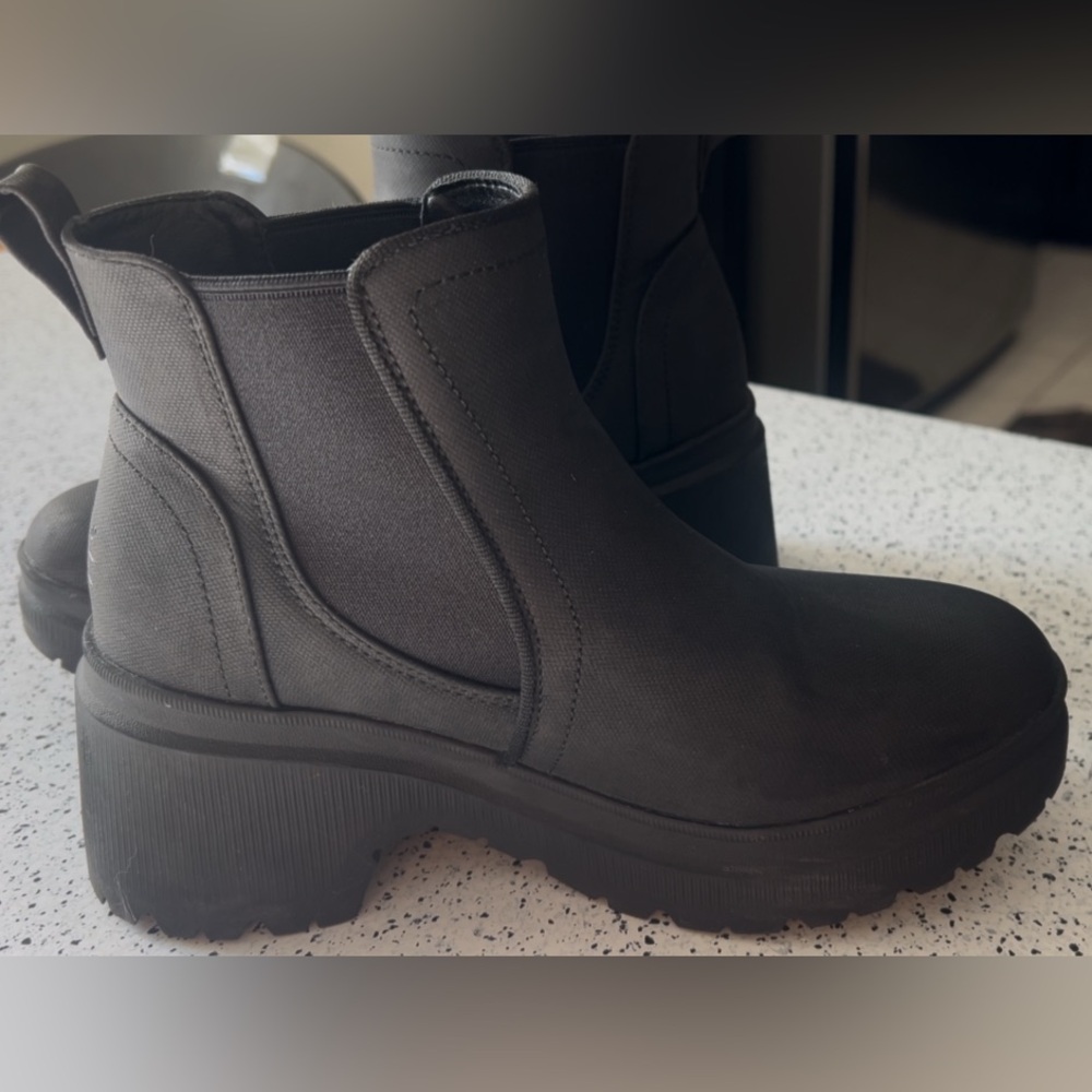 Bobs Skechers Black Ankle Booties/ Size 6